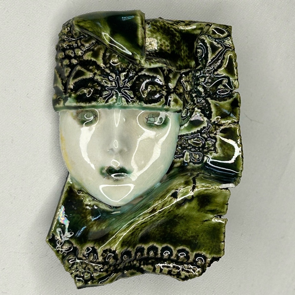 Vintage Hand Painted Art Deco Classy Lady Face Brooch Pin Green Artisan-made
E
